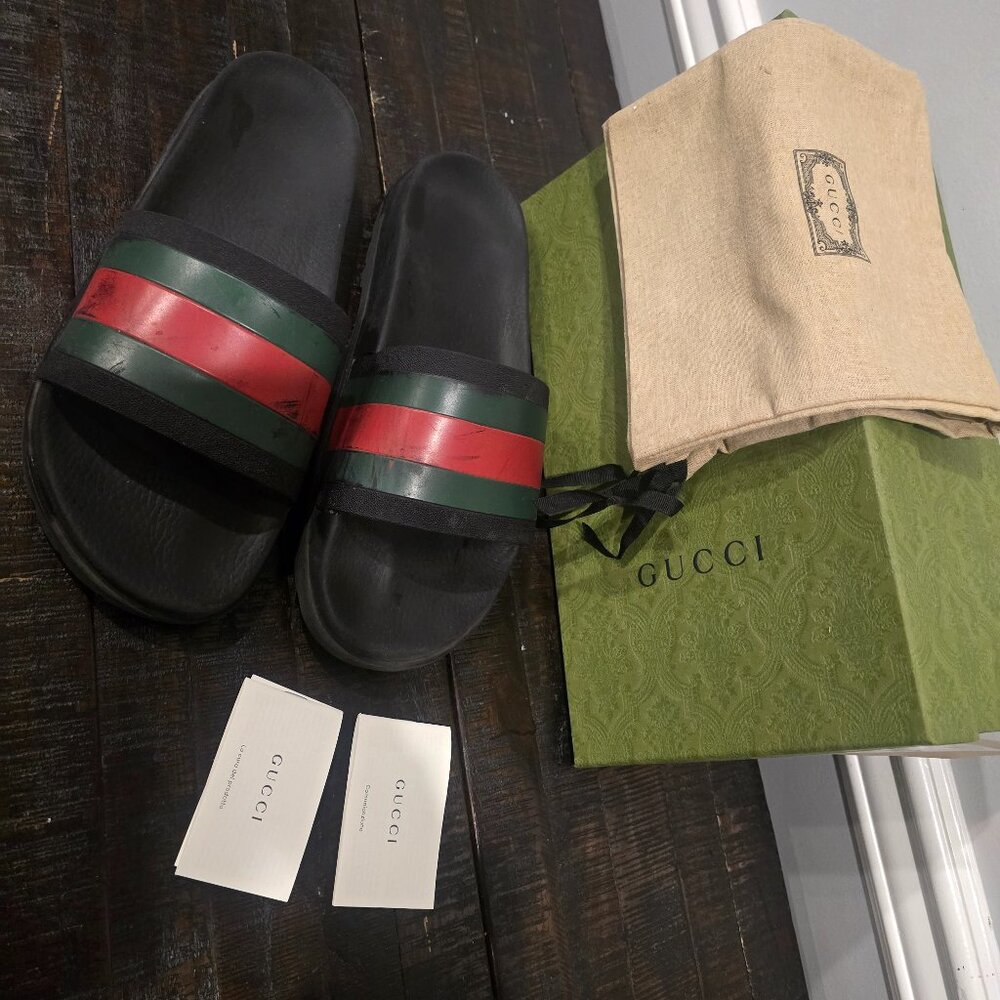 GUCCI SLIDES MEN'S USED WITH BOX
